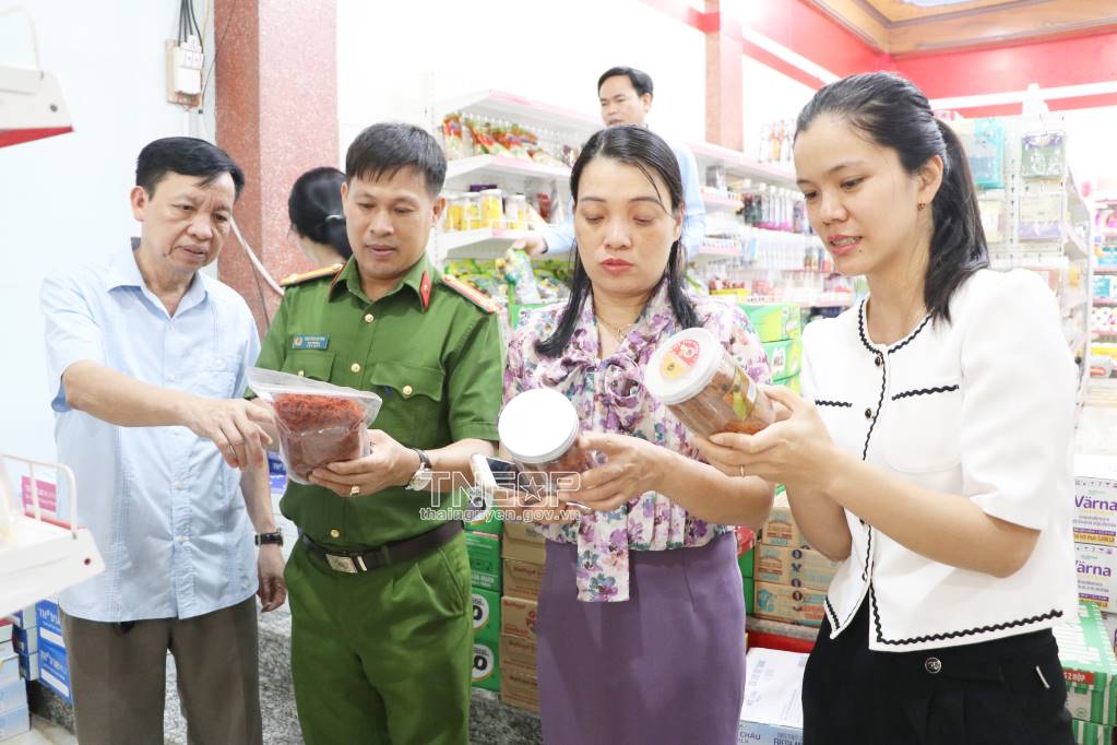 Kiểm tra công tác đảm bảo an toàn vệ sinh thực phẩm tại huyện Phú Bình