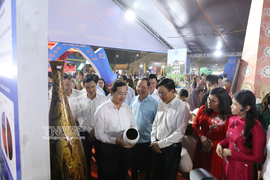 Khai mạc Hội chợ triển lãm Công Thương - OCOP Thái Nguyên 2024