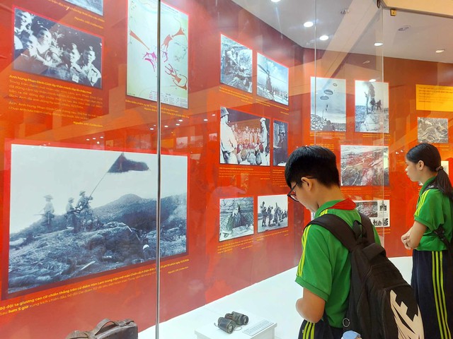 Trưng bày hơn 300 hiện vật 'Chiến thắng Điện Biên Phủ - Bản hùng ca bất diệt'